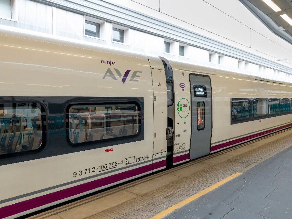 El tren S-106 ofrece un total de 507 plazas y permite ahorrar hasta 45 minutos en el tiempo de viaje entre Castellón y Gijón.