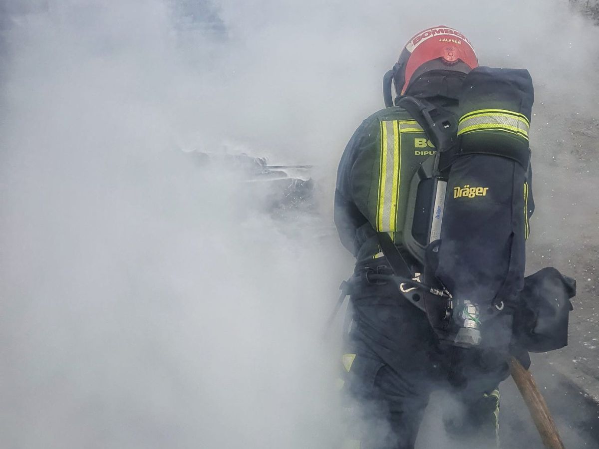 Susto en un camping de Navajas por el incendio de un vehículo