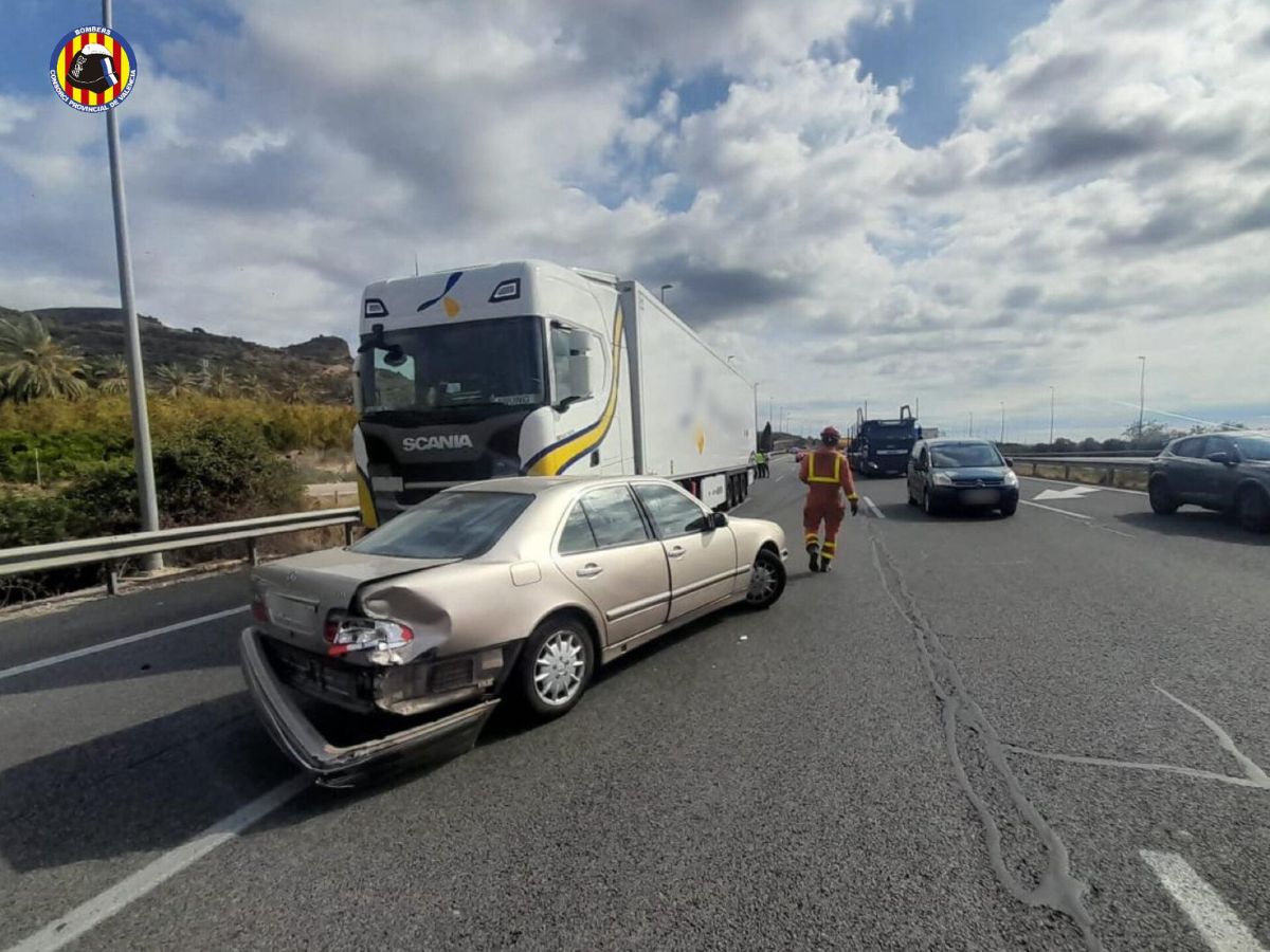 Tres heridos en un accidente en la AP-7 en el término de Sagunto