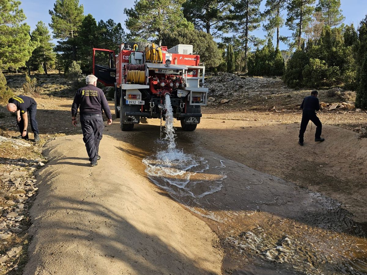 Un pueblo de Castellón llena balsas con agua para la fauna