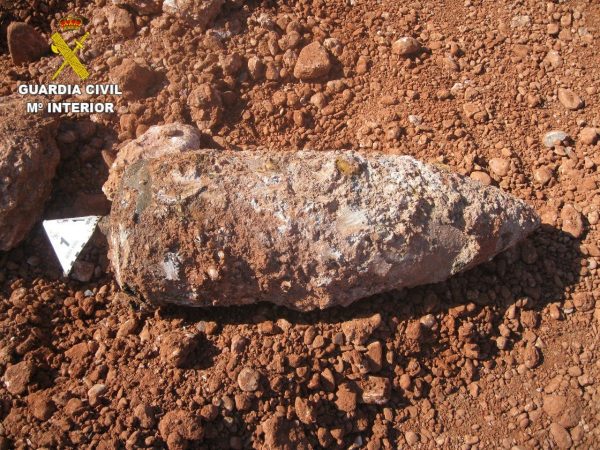 Una excavadora descubre un peligroso proyectil de 305mm en Sagunto