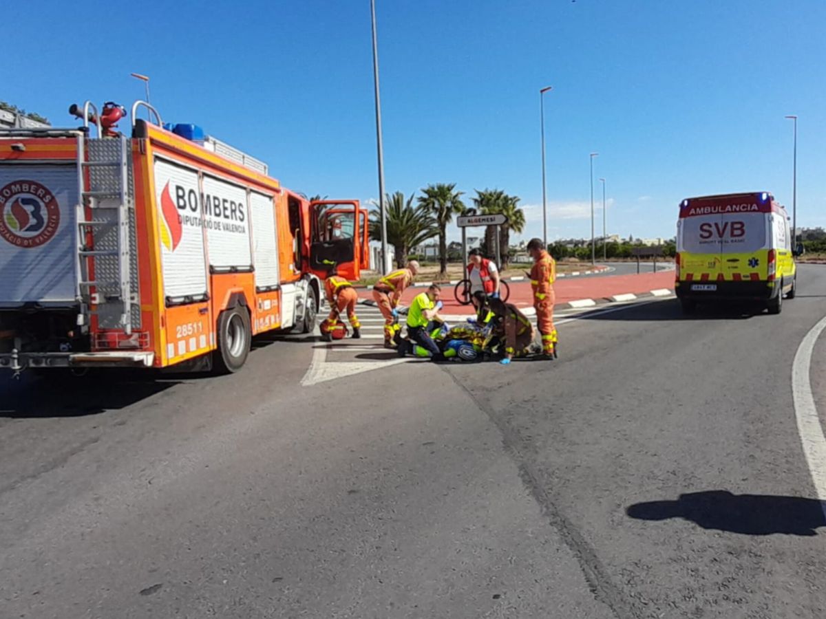 Una furgoneta atropella a un ciclista y se da a la fuga