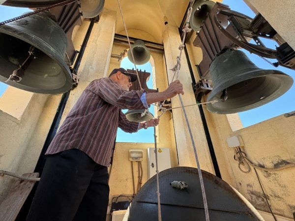 Vila-real honra a San Pascual con el toque manual de campanas