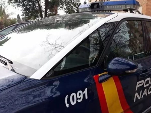 Aparece el torso calcinado de una persona en un camino de Alicante