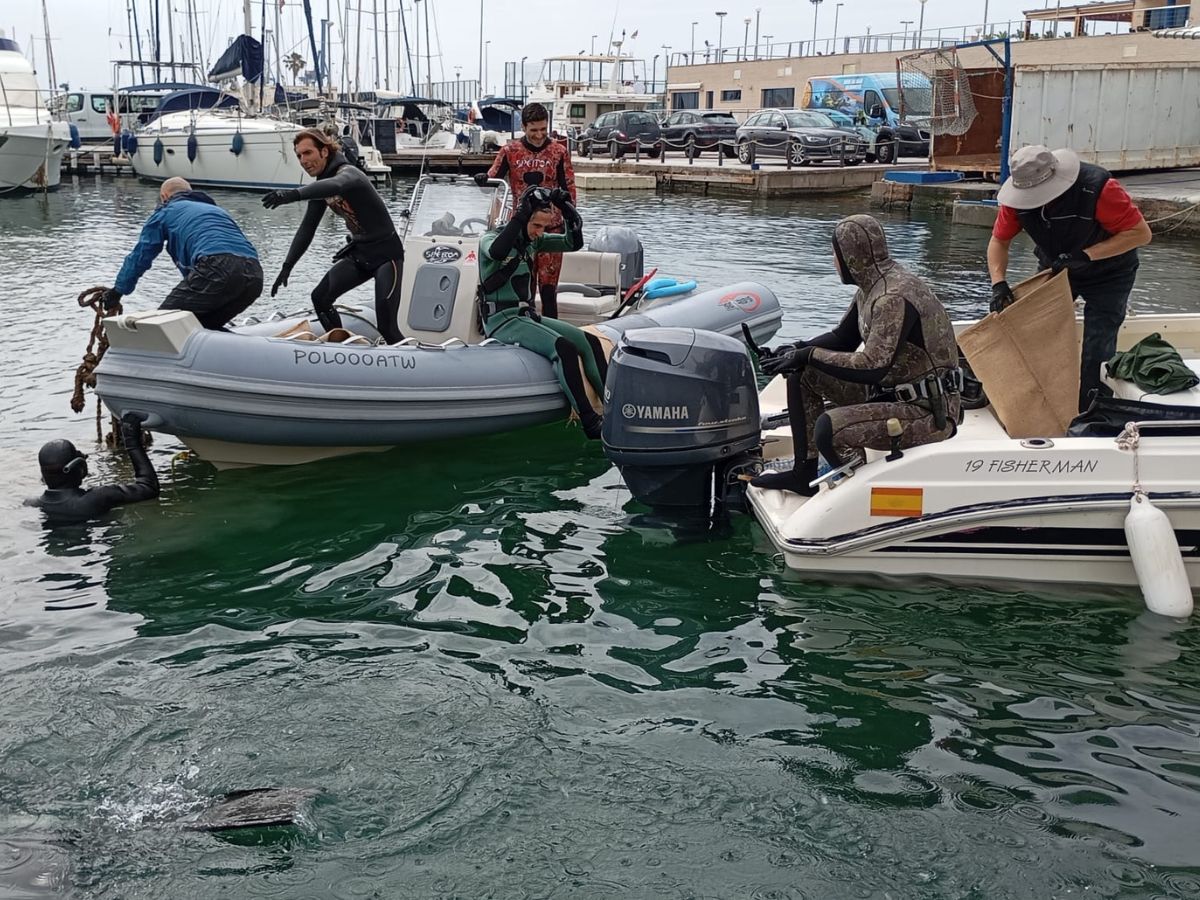 ‘Basuraleza’ en PortCastelló recupera media tonelada de residuos