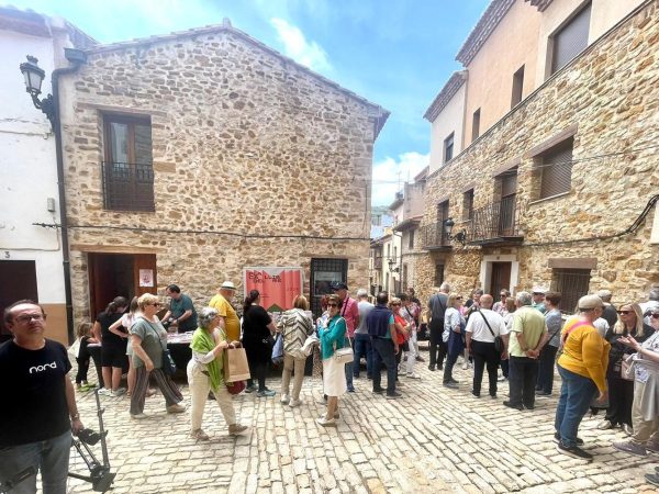 Benassal reivindica la literatura valenciana en la ‘I Fira Mostra la teua llengua’