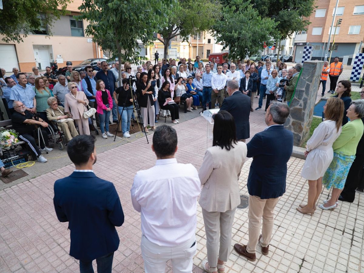 Carrasco: "La familia de Soler ha descubierto la placa con el nombre de una de las personas que más hizo por la cultura y tradiciones en Castellón".