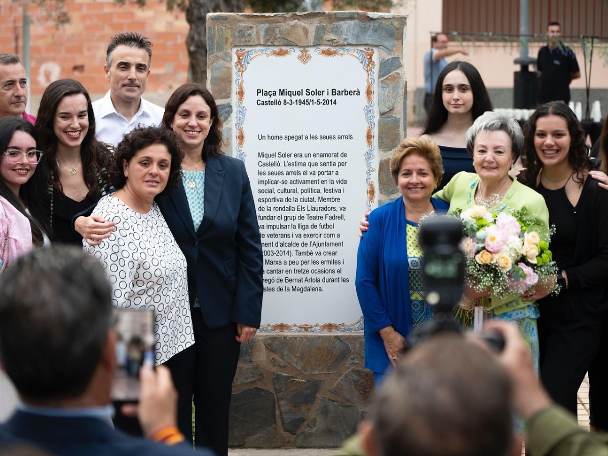 Carrasco: "La familia de Soler ha descubierto la placa con el nombre de una de las personas que más hizo por la cultura y tradiciones en Castellón".