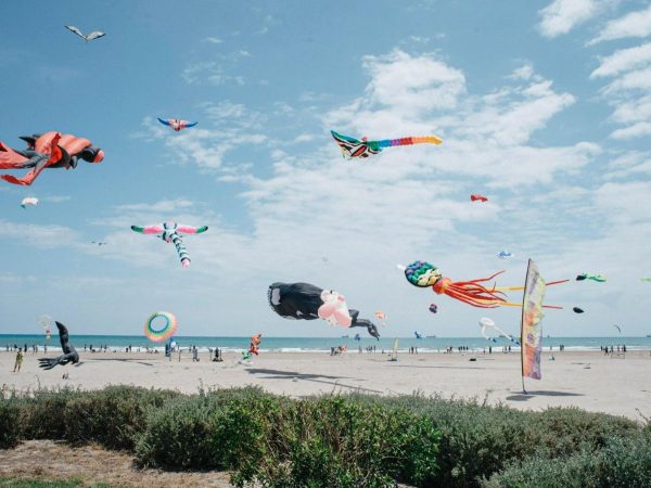 El Festival del Viento arranca con gran éxito en las playas de Castellón