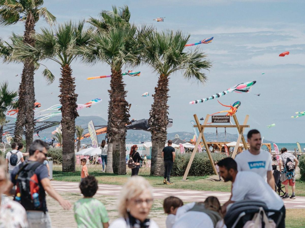 A pesar de que la lluvia matutina amenazaba con arruinar el evento, la respuesta del público superó todas las expectativas de los organizadores.