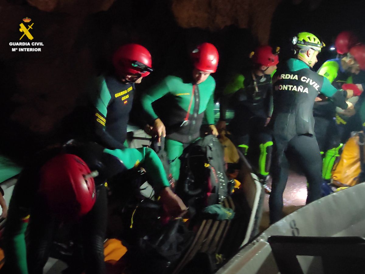 El GEAS y EREIM evalúan riesgos en las cuevas de Sant Josep