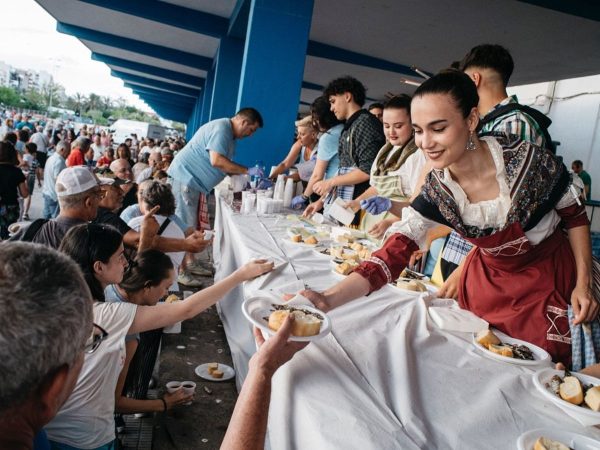 El Grao de Castellón celebra la ‘Torrà de la Sardina’ en las Fiestas de San Pedro