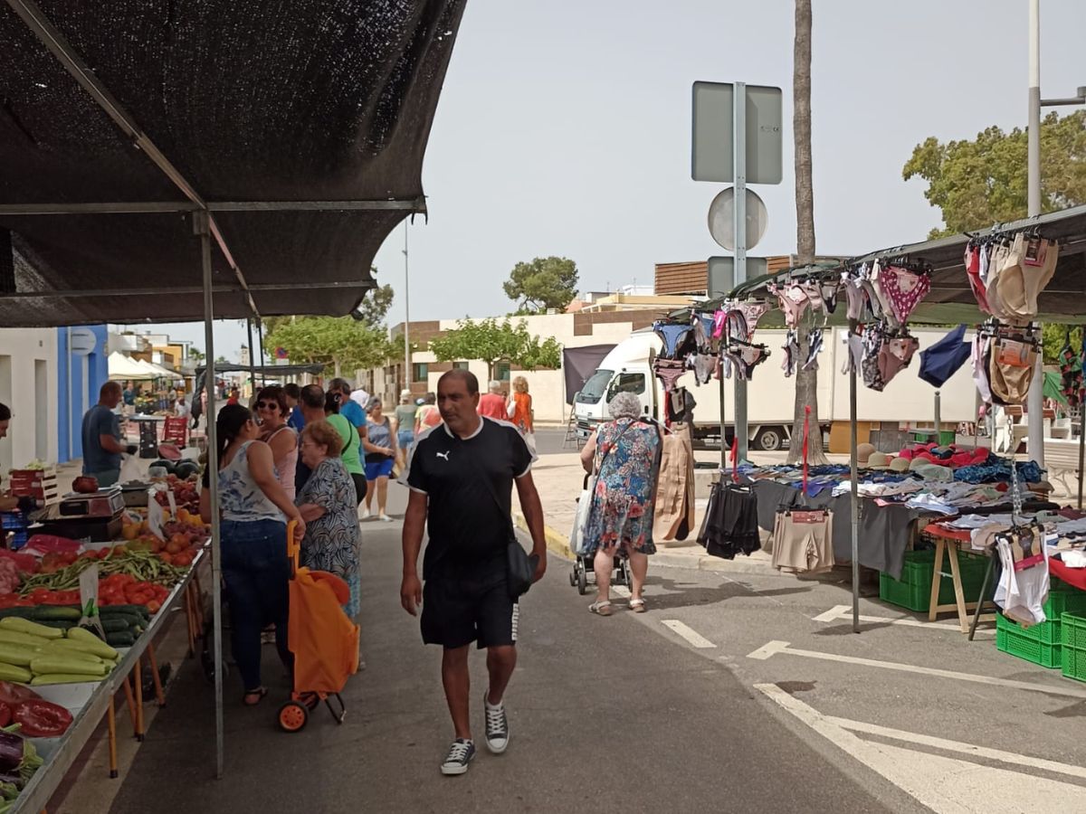 El mercado ambulante de la playa de Nules retoma su actividad