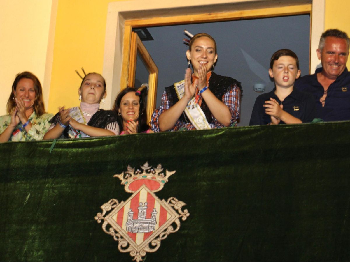 El gran desfile «Visca Sant Pere» cierra las fiestas en el Grao de Castellón