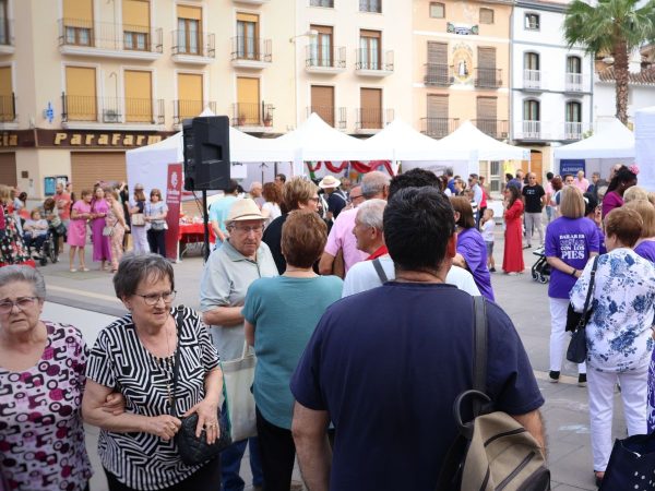 Éxito de participación y compromiso social en la ‘Fireta Solidària de Onda’