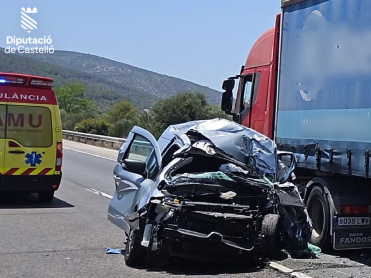 Grave accidente corta el tráfico de la AP-7 en Castellón