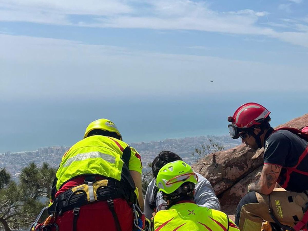 Herido un motorista al caer por un barranco en CV-235