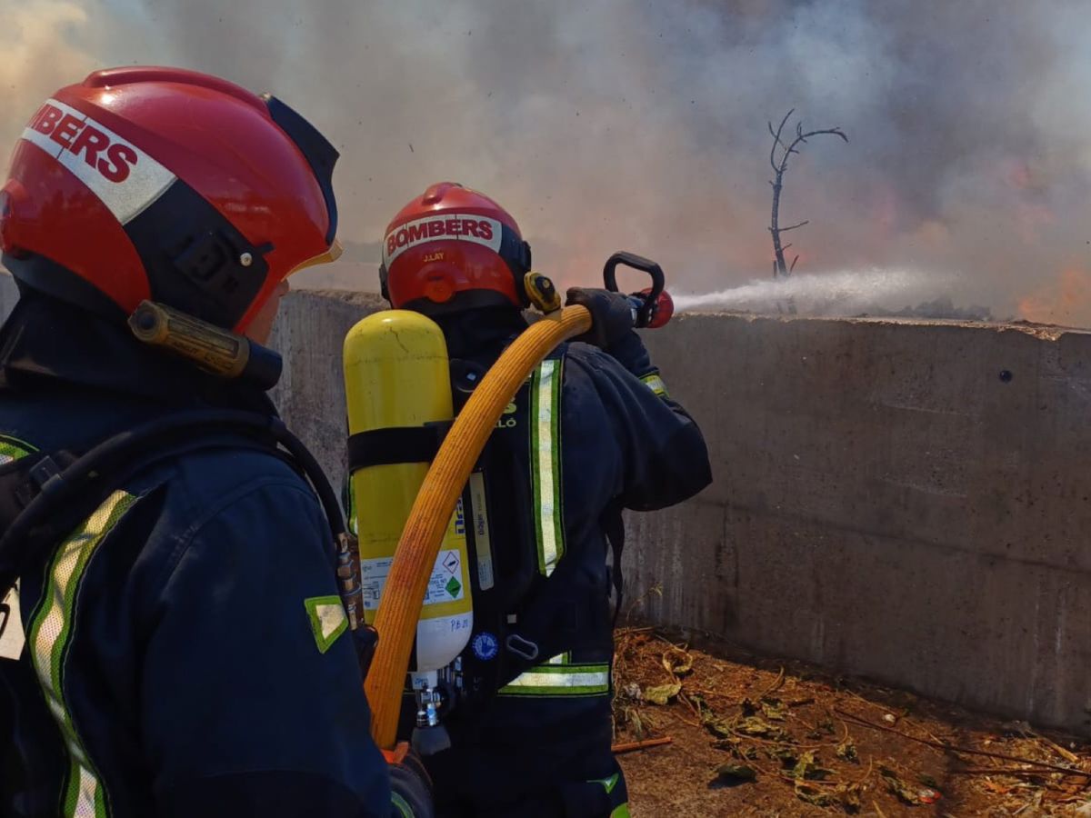 Incendio industrial en planta de reciclaje en Almassora