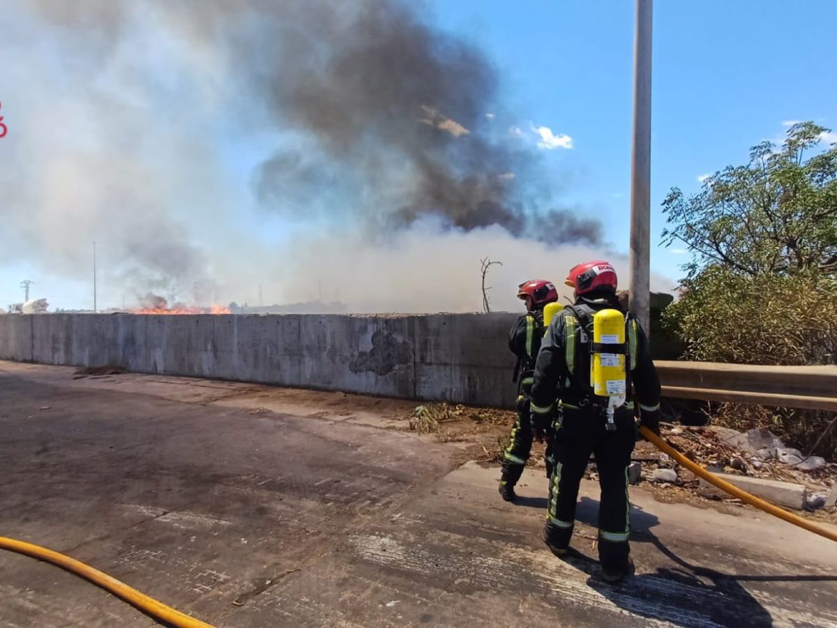 Incendio industrial en planta de reciclaje en Almassora