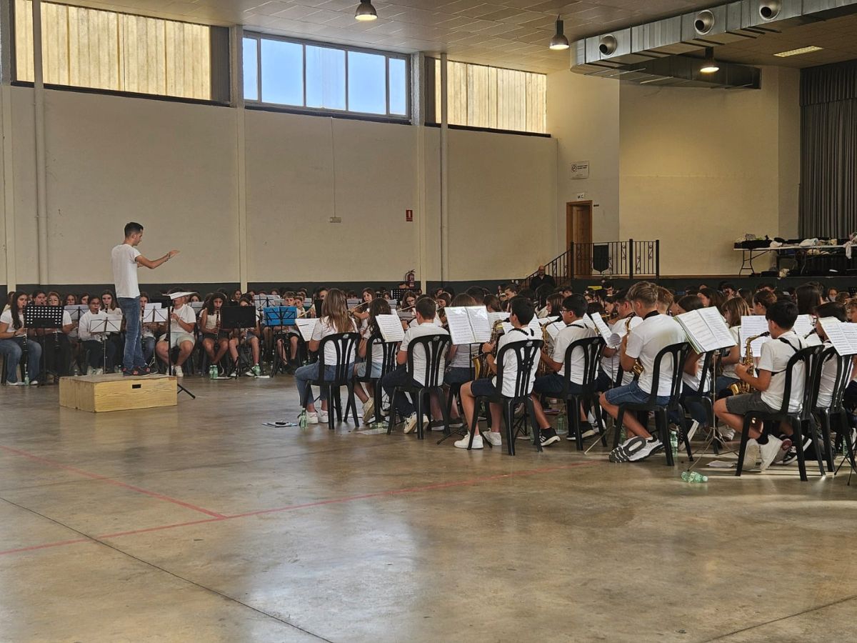 La Banda Joven de Oropesa del Mar brilla en Vall d’Alba