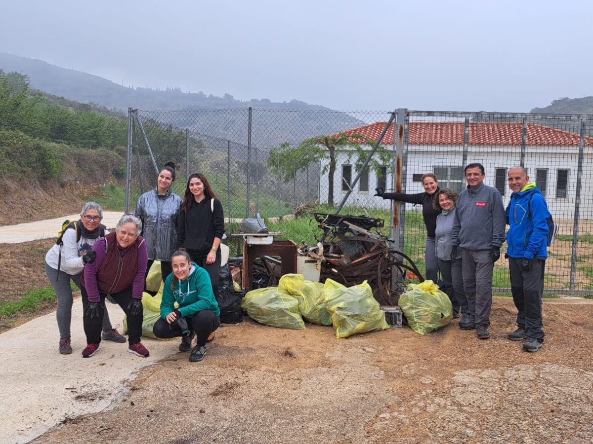 La Serratella recoge 200 kilos en su lucha contra la 'basuraleza'