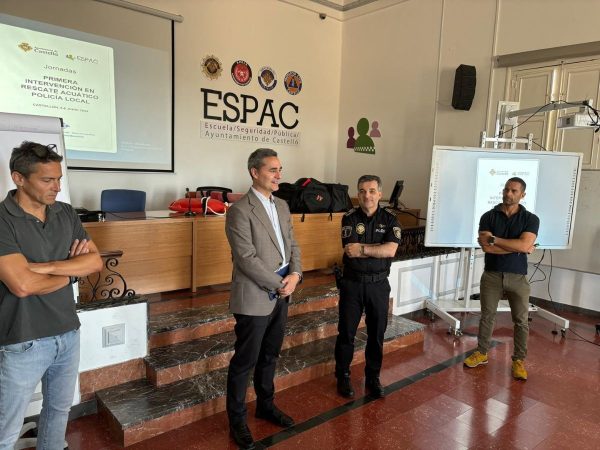 Policías Locales y Bomberos de Castellón se forman en rescate acuático