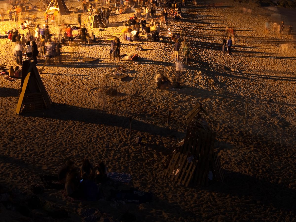 San Juan en Cabanes con fiesta y música en la playa de Torre de la Sal