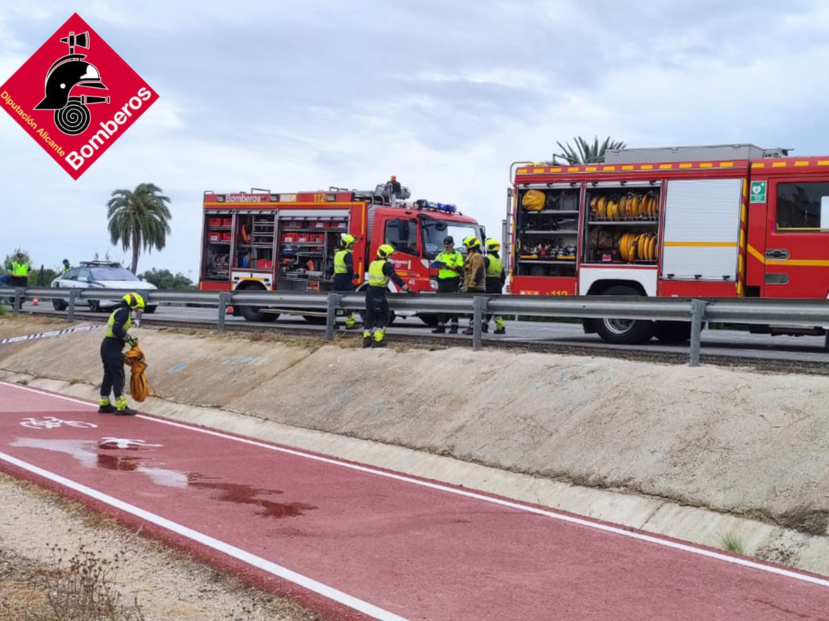 Un fallecido al chocar contra un camión en la CV-84