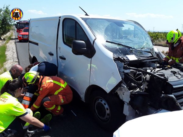 Un herido en una colisión frontal en la CV-42