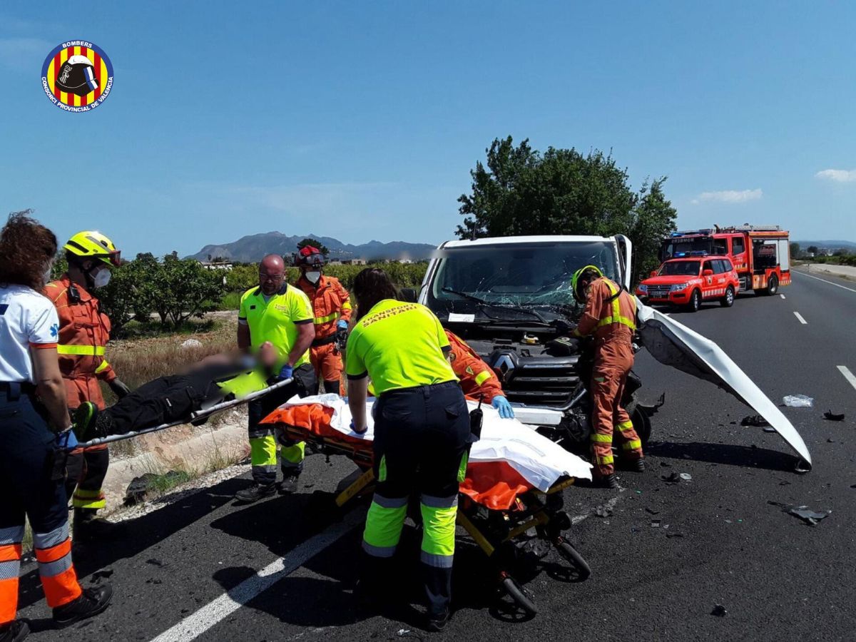 Un herido en una colisión frontal en la CV-42