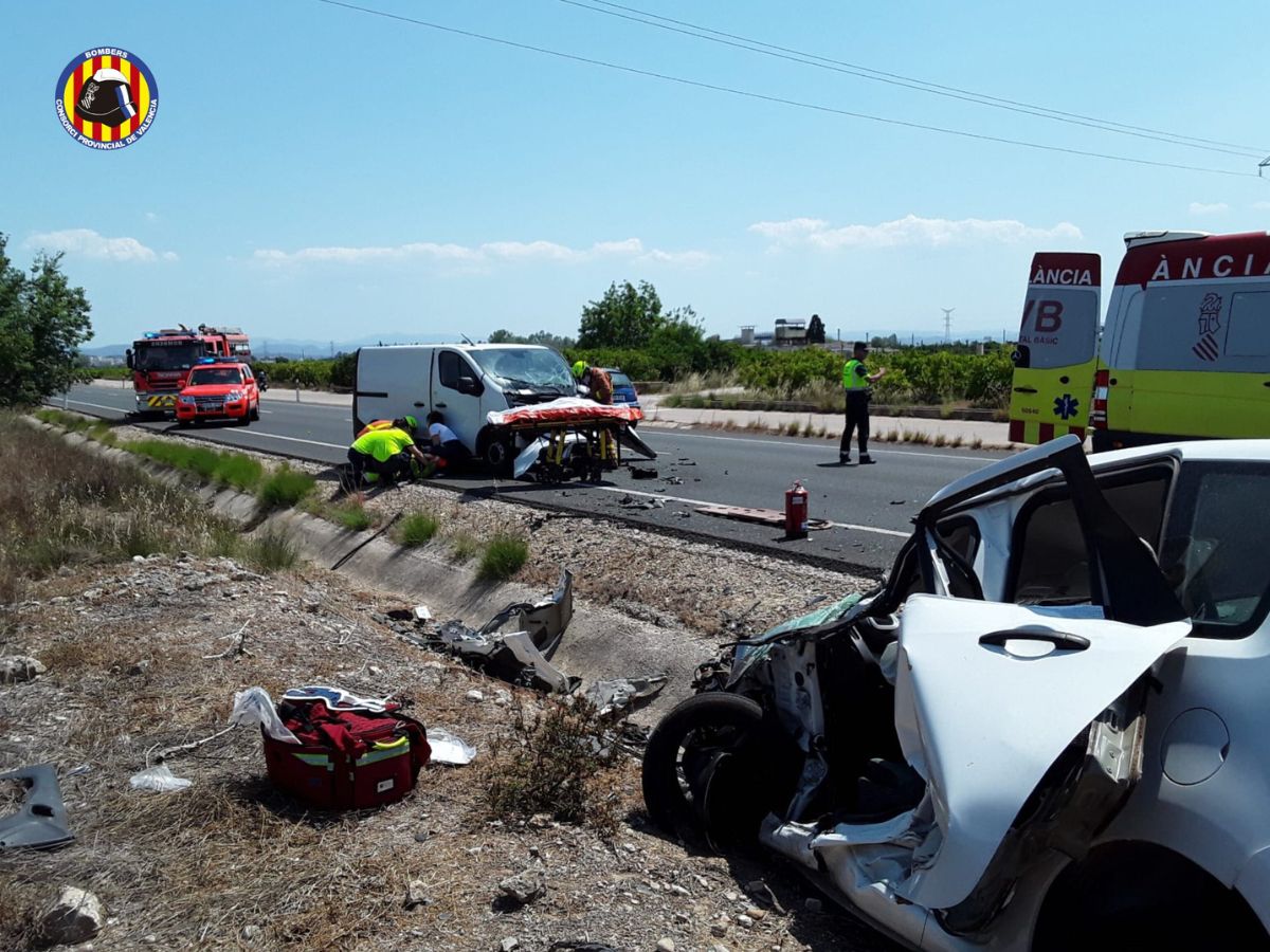 Un herido en una colisión frontal en la CV-42