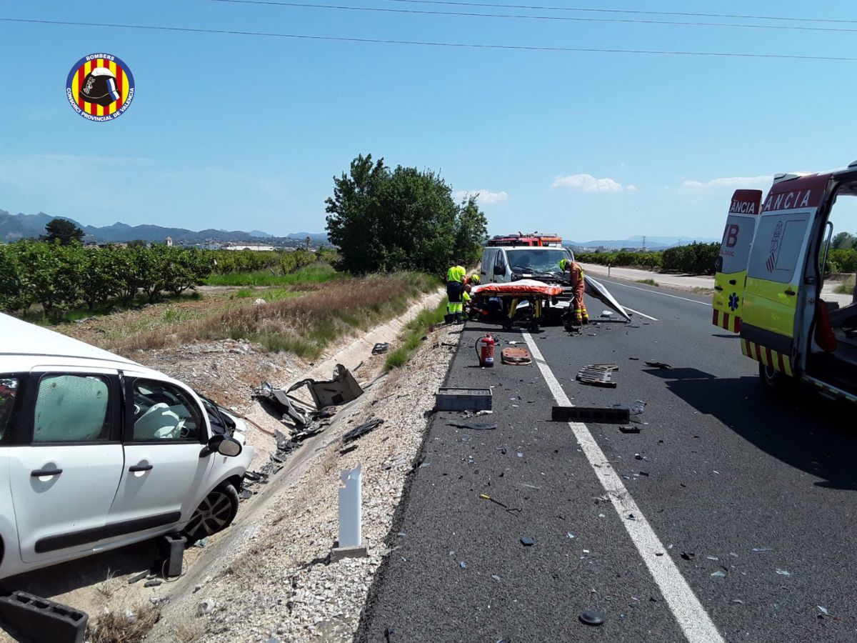 Un herido en una colisión frontal en la CV-42