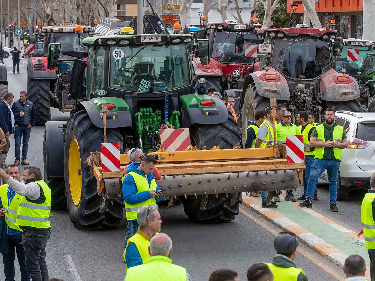 Vuelven las protestas agrarias ante la Conselleria de Agricultura