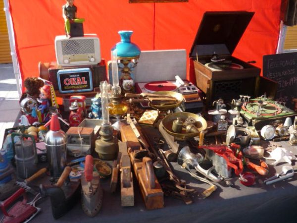 La Torre del Rey acoge el rastro de antigüedades de Oropesa del Mar