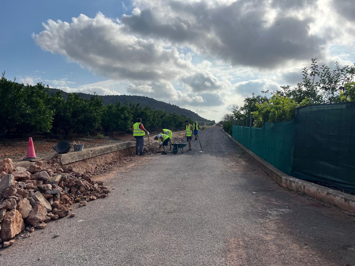 La Vall d’Uixó contrata a 112 personas este verano para adecuar caminos y senderos