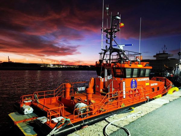 Rescate de 8 migrantes en el mar a 26 Millas de Benidorm