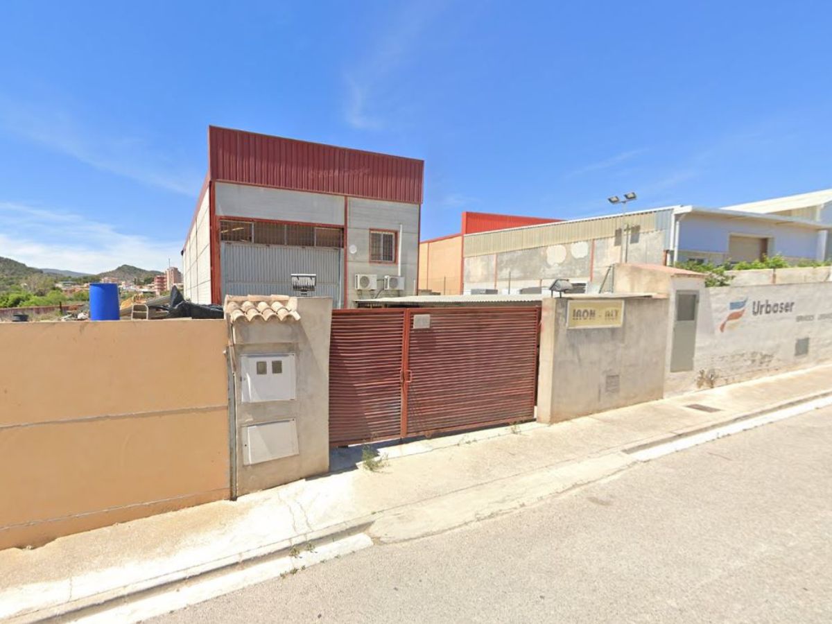 Subastan en un pueblo de Castellón una nave industrial por 100.000 euros