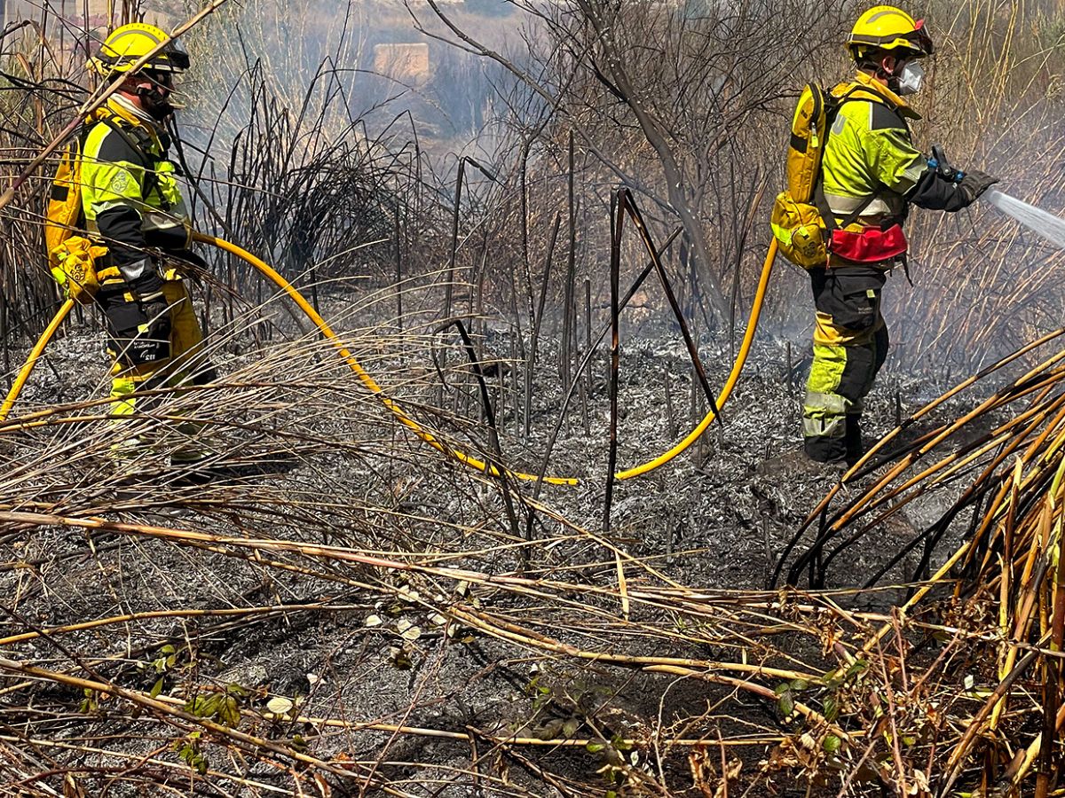 Bomberos movilizados a un incendio en Vinaròs