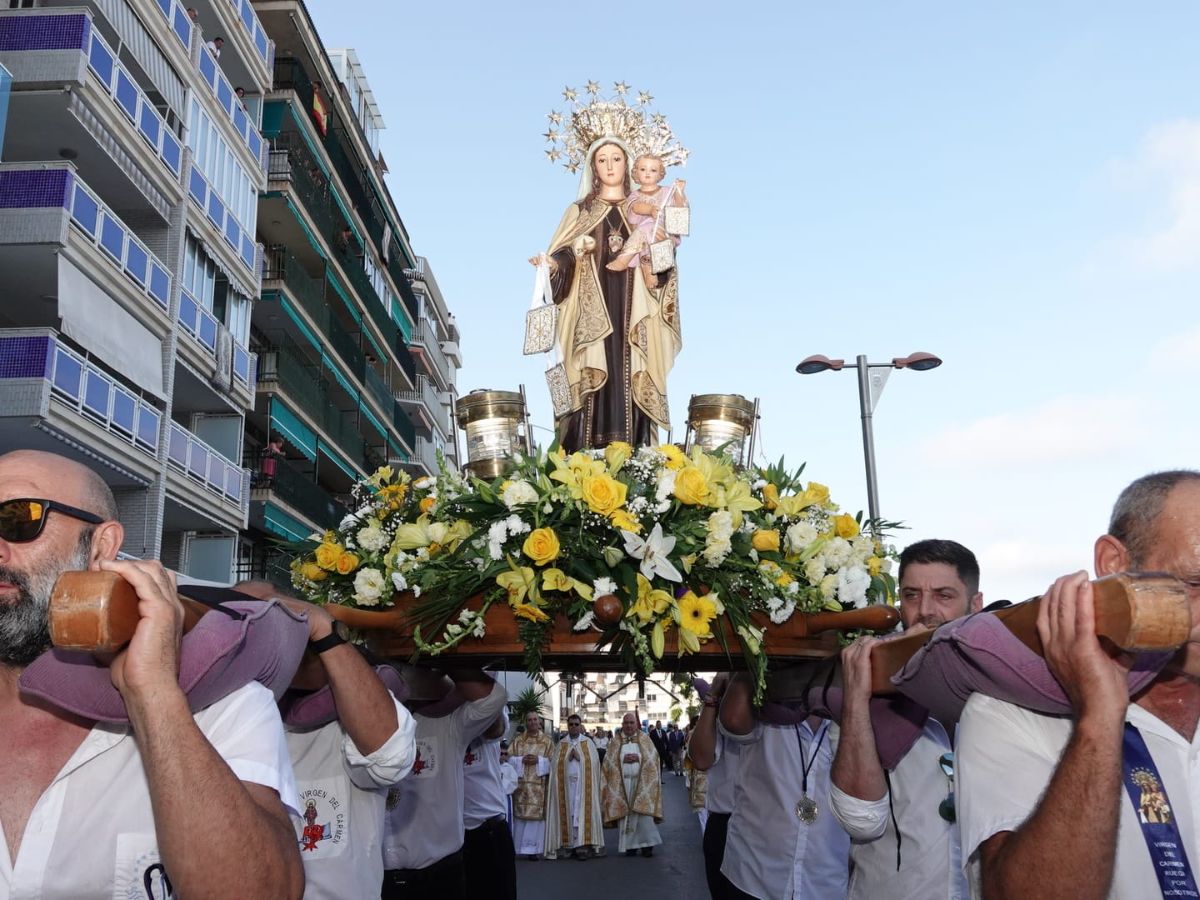 Burriana se hace a la mar en honor a la Virgen del Carmen