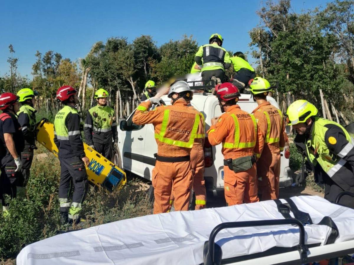 El siniestro se produjo en la CV-311 y el conductor abandonó el lugar con el ciclista enganchado en la baca del vehículo.