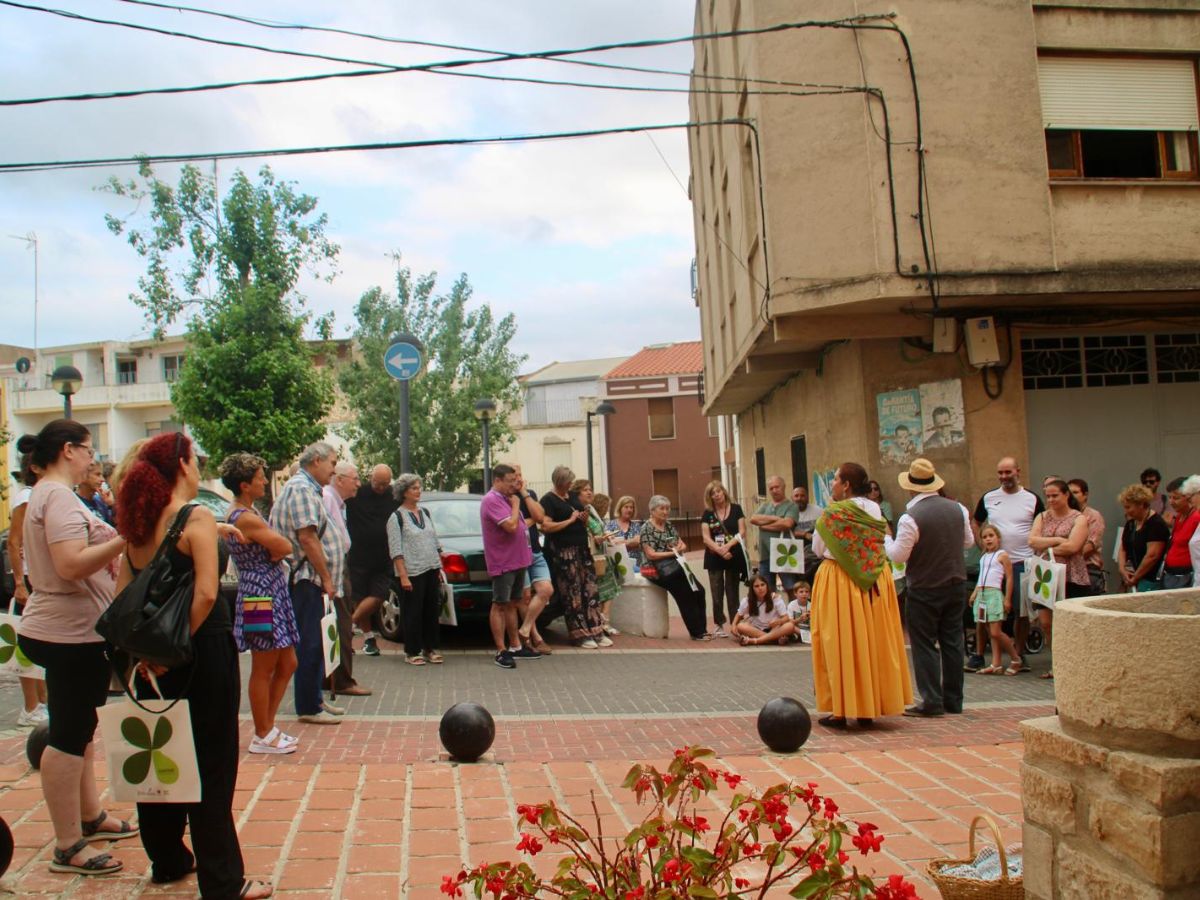 Esta actividad tiene como objetivo destacar los atractivos culturales, históricos y gastronómicos de los municipios del interior.