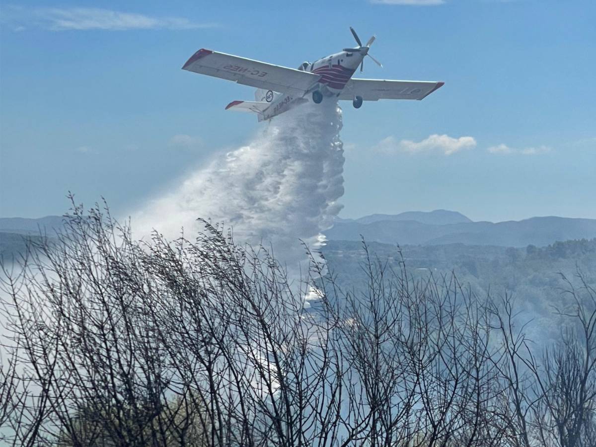 Incendio en la zona del embalse del Regajo de Jérica