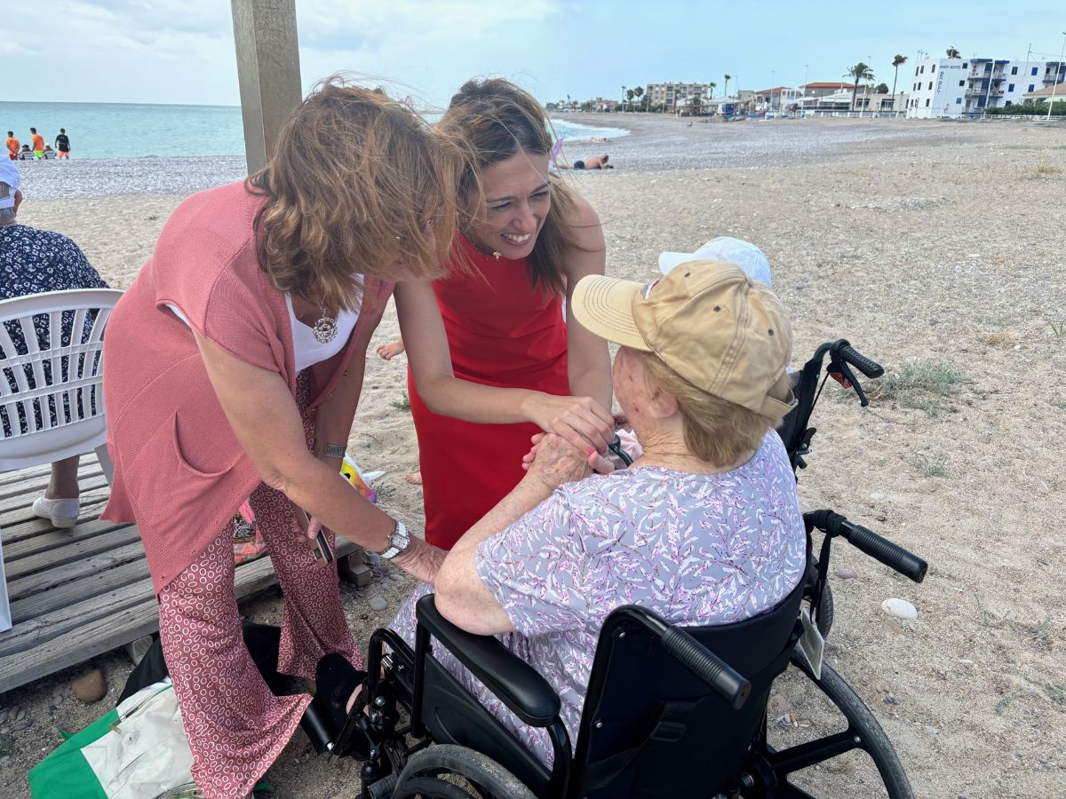 Las excursiones a la playa son solo un ejemplo del compromiso continuo de la residencia para ofrecer experiencias significativas y variadas a sus residentes.