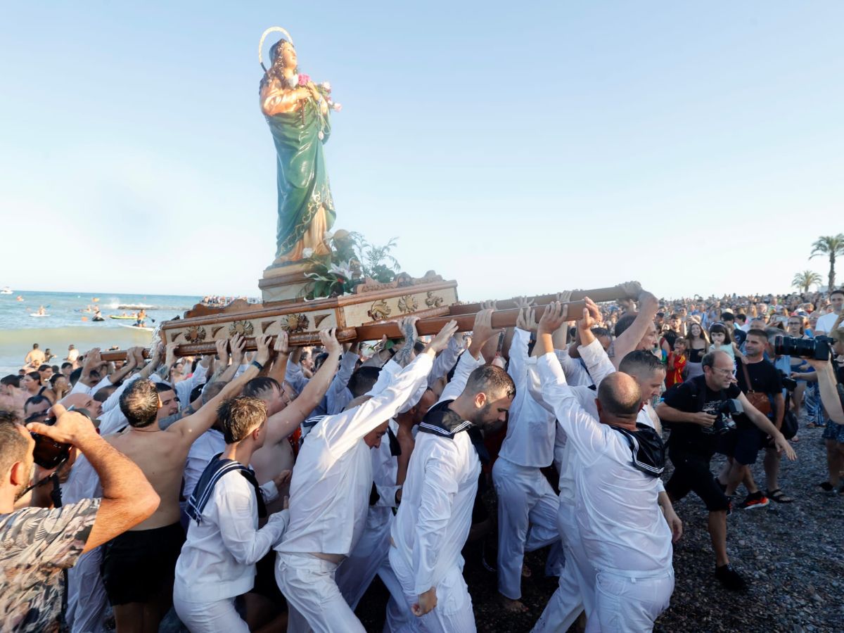 La leyenda cuenta que, de regreso Alfonso V de Nápoles y camino de València, su embarcación fue sorprendida por una fuerte tormenta, y Moncofa se convirtió en su nuevo destino.