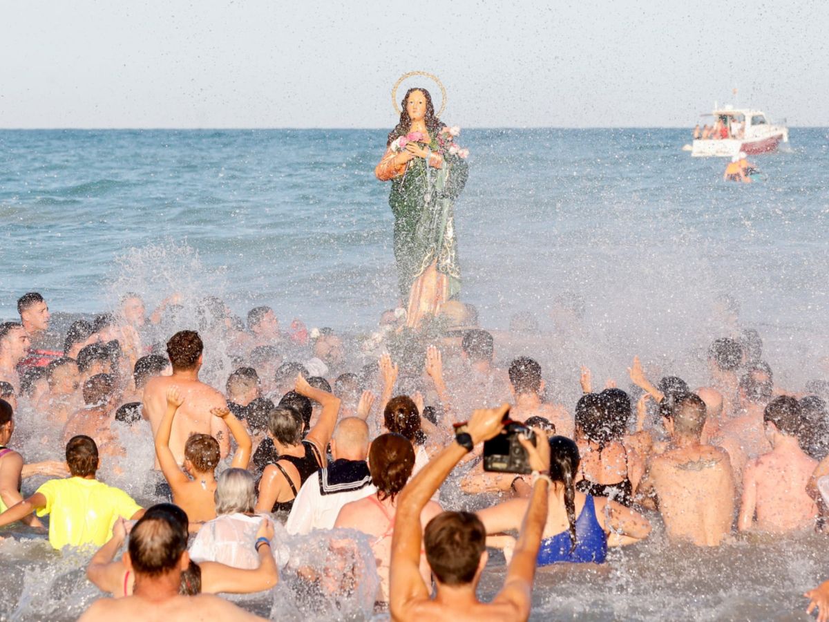 La leyenda cuenta que, de regreso Alfonso V de Nápoles y camino de València, su embarcación fue sorprendida por una fuerte tormenta, y Moncofa se convirtió en su nuevo destino.