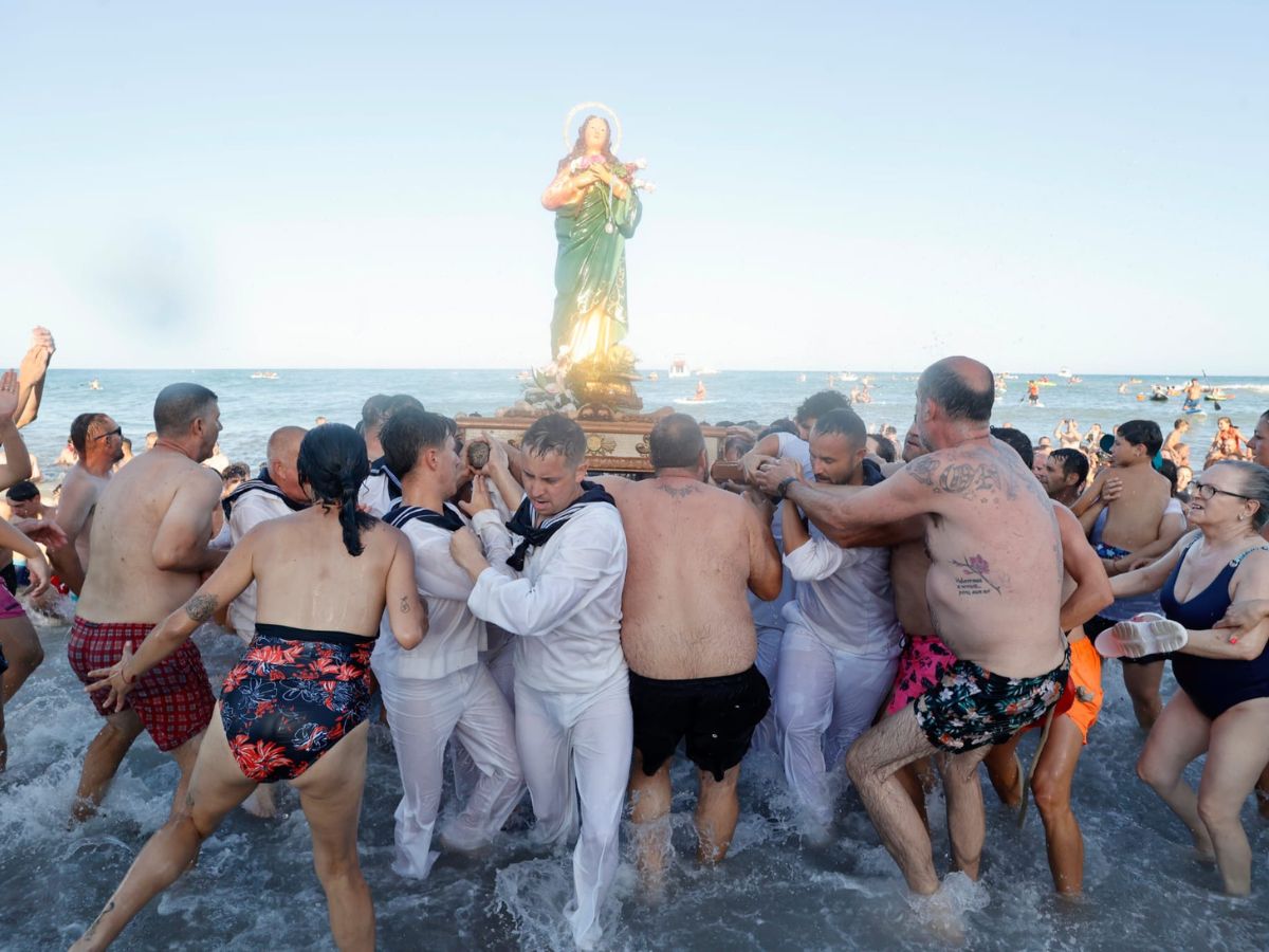 La leyenda cuenta que, de regreso Alfonso V de Nápoles y camino de València, su embarcación fue sorprendida por una fuerte tormenta, y Moncofa se convirtió en su nuevo destino.