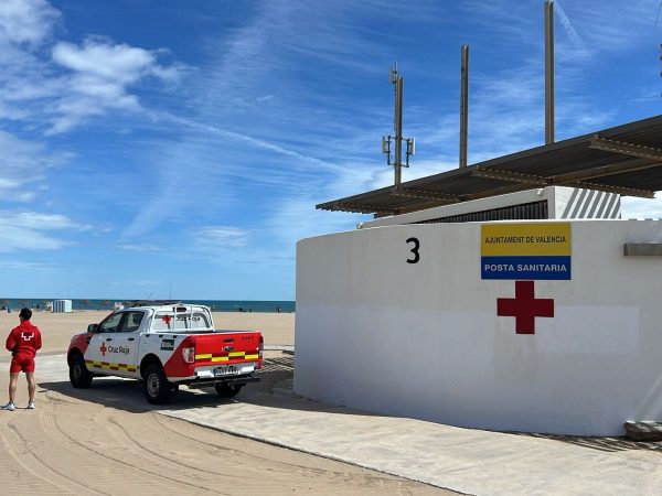 Muere un hombre tras salir del agua en la playa de la Malva-rosa