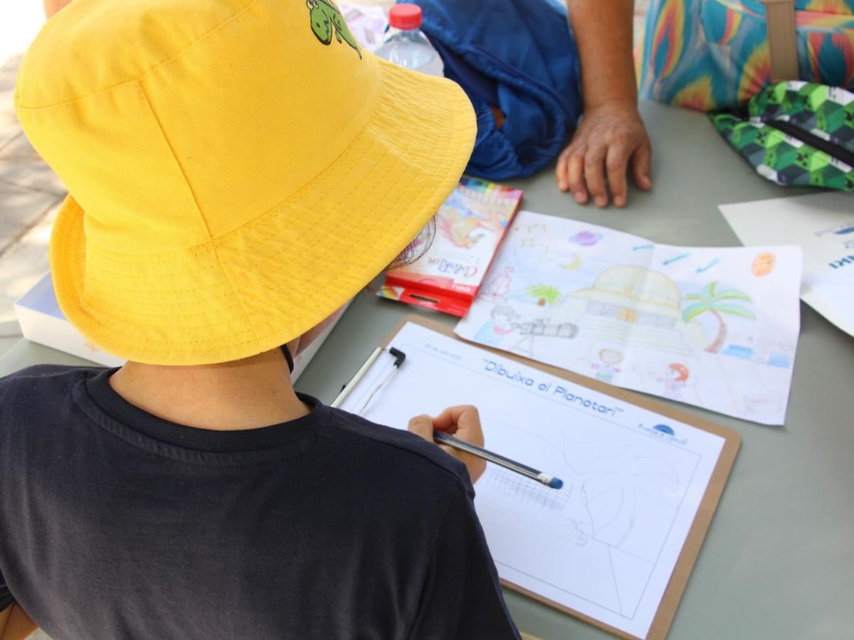 Niños y niñas demuestran su talento en el concurso “Dibuixa el Planetari”