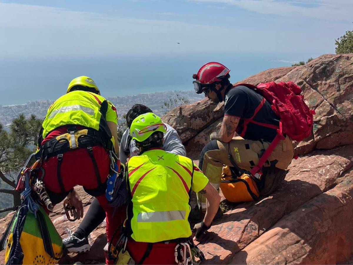 Operativo de rescate en les Agulles de Santa Águeda de Benicàssim