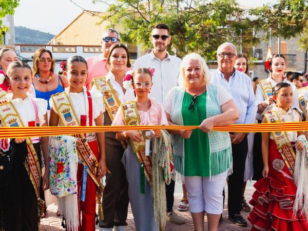 Oropesa del Mar vive una jornada festiva con su tradicional pasacalles de ‘farolets de meló’